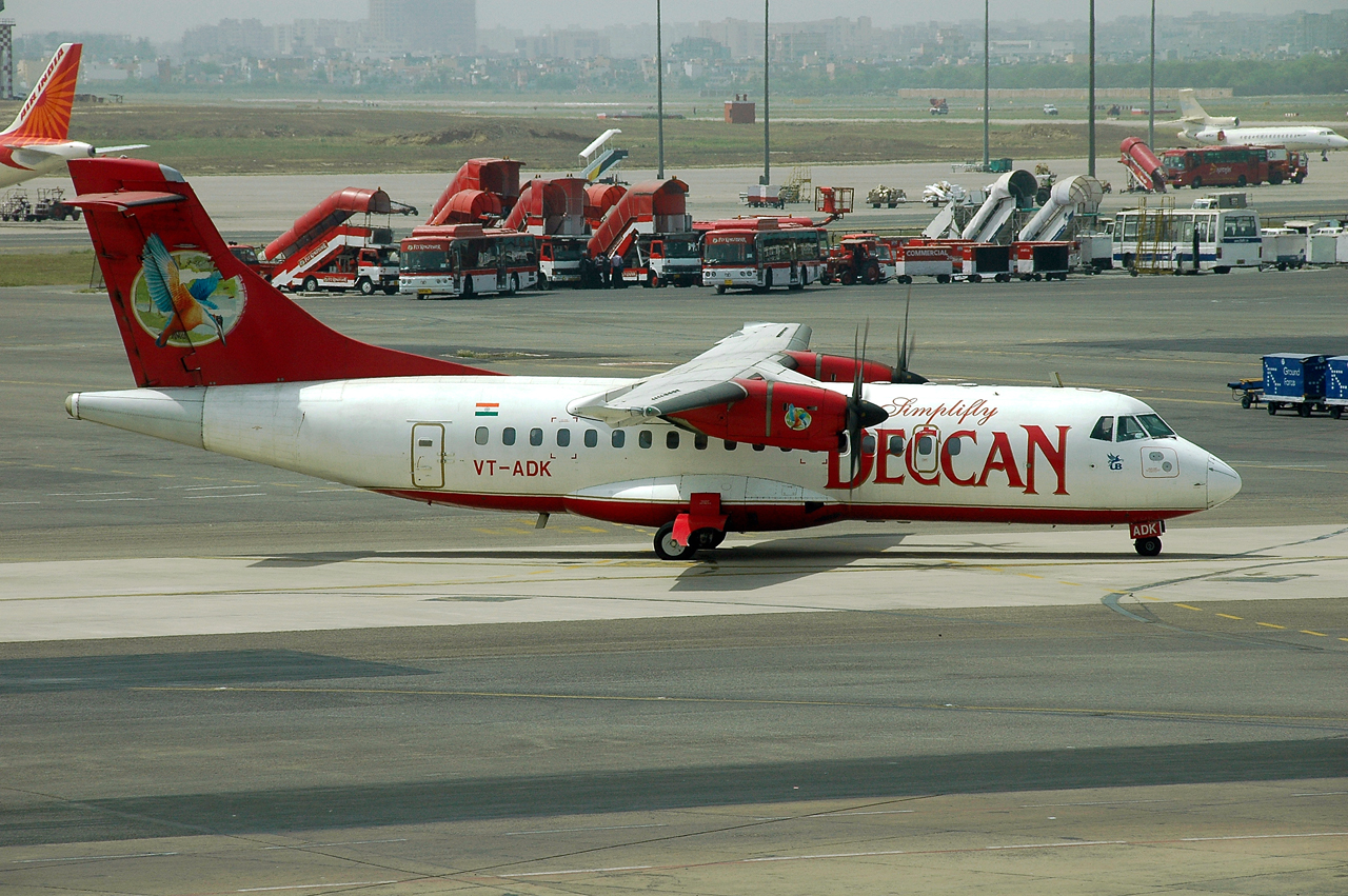 VT-ADK ( 613 ) 2001 ATR-42-500
