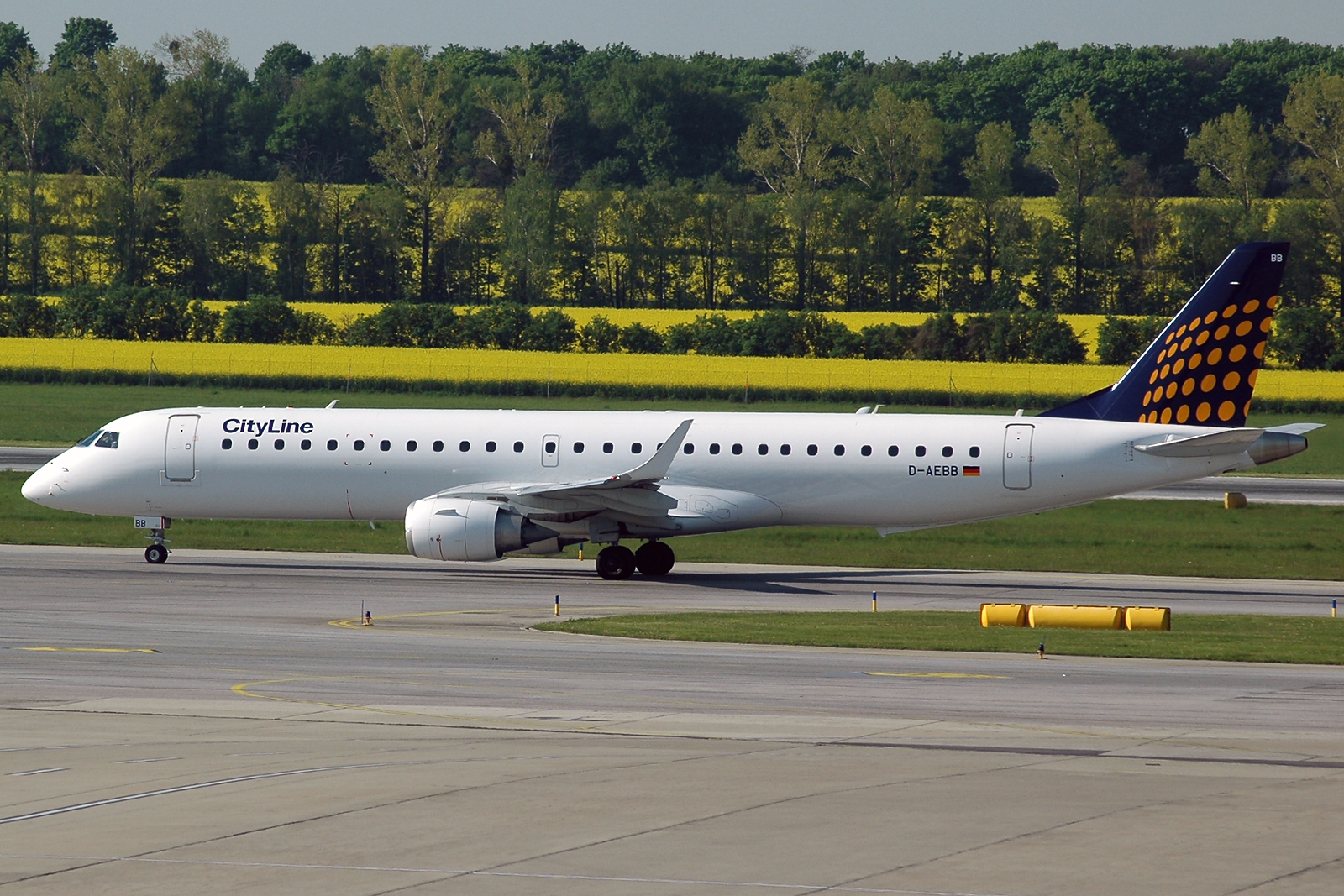 D-AEBB · Embraer 190-200LR · (VIE / LOWW)