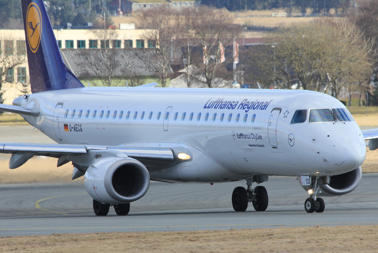 D-AECG · Embraer 190-100LR · (SVG / ENZV)