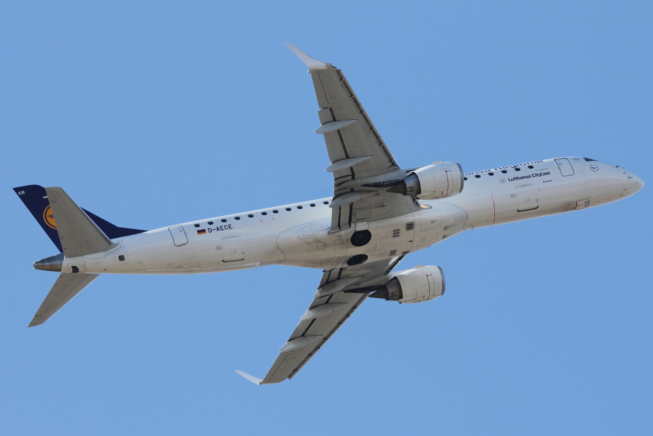 D-AECE · Embraer 190-100LR · (SVG / ENZV)