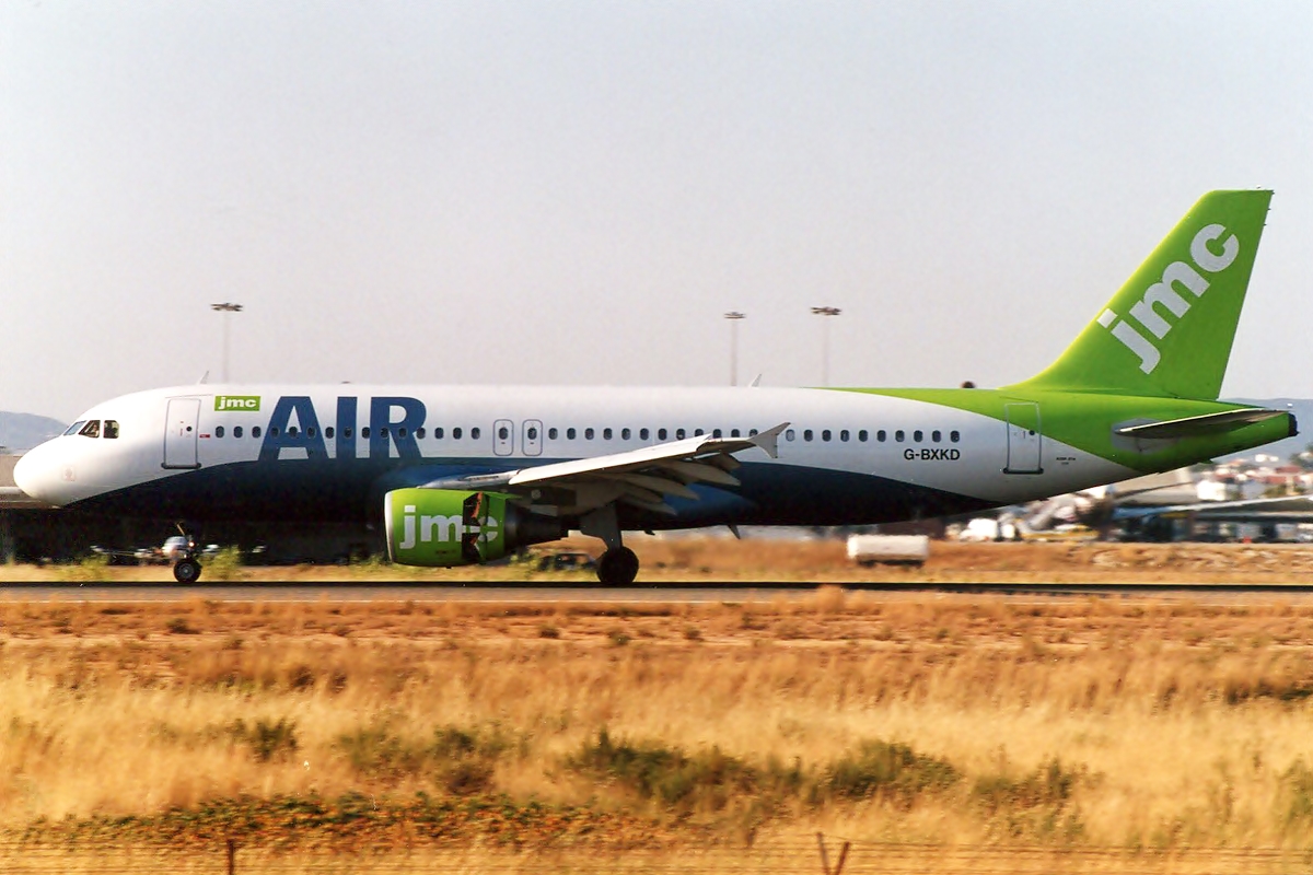 G-BXKD (735) 1997 Airbus A320-214