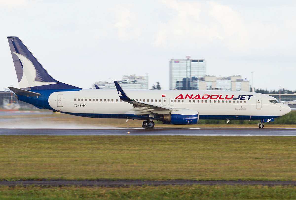 TC-SNV (28072) 1998 Boeing 737-86J(WL)