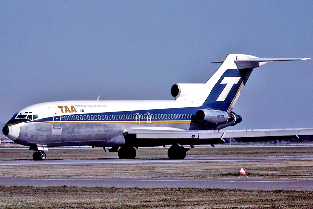 VH-TJE · Boeing 727-76 · (ADL / YPAD)