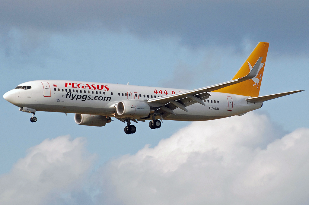 TC-AAI (35699) 2008 Boeing 737-82R WL