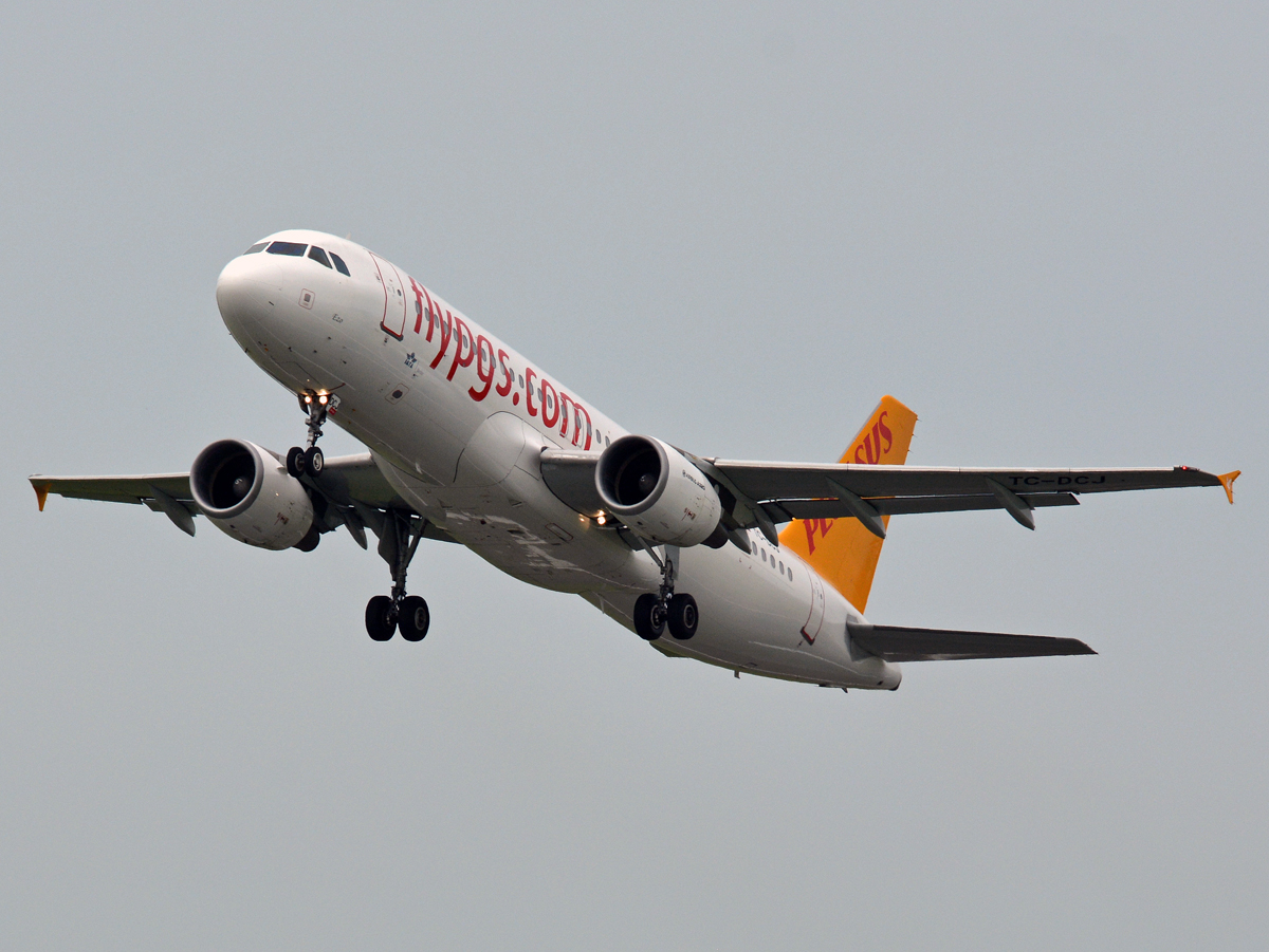 TC-DCJ · Airbus A320-214 · (CPH / EKCH)