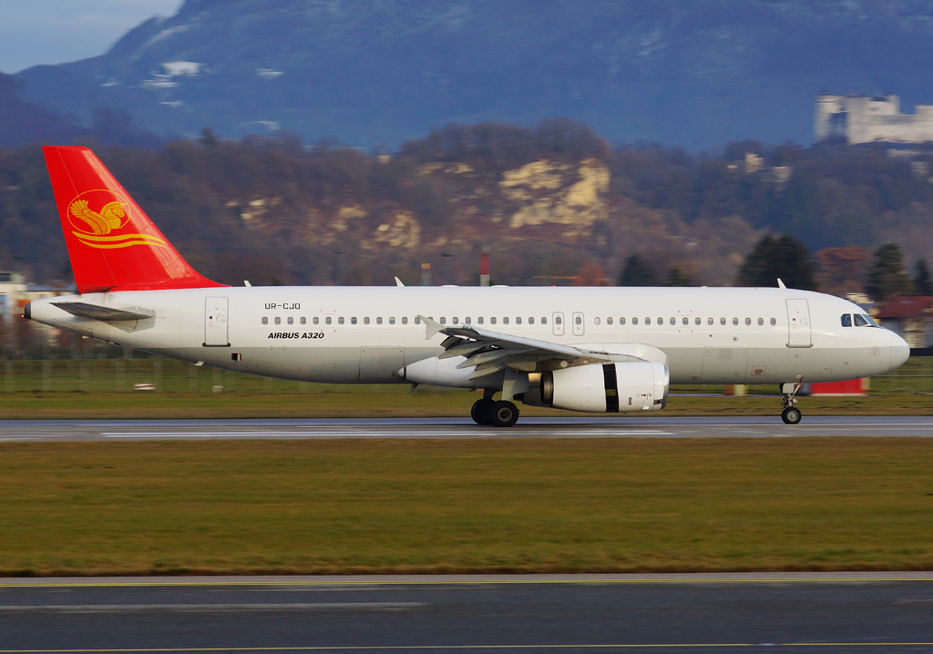 UR-CJO · Airbus A320-231 · (SZG / LOWS)