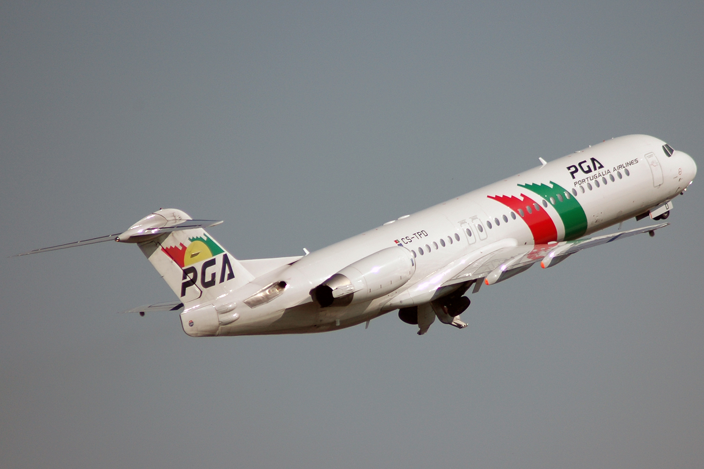 CS-TPD · Fokker 100 · (LIS / LPPT)