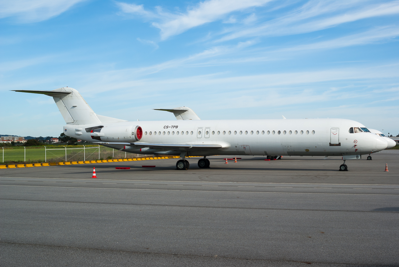 CS-TPB · Fokker 100 · (OPO / LPPR)