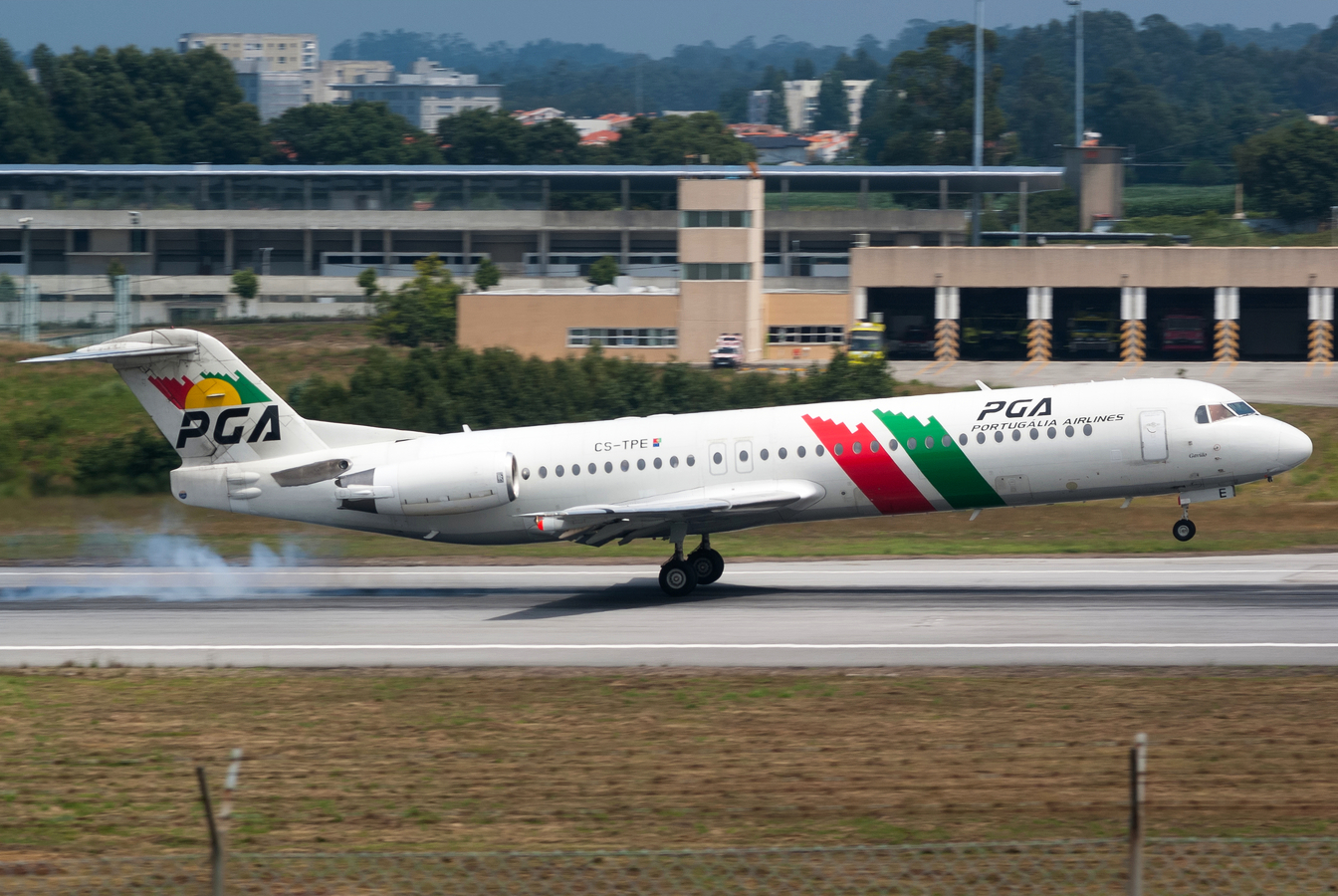CS-TPE · Fokker 100 · (OPO / LPPR)