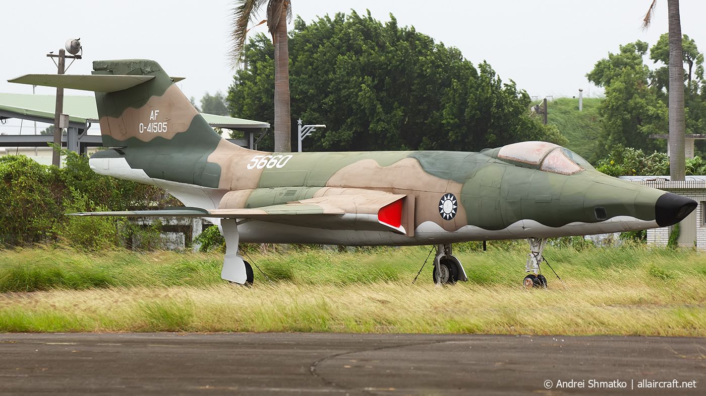 5660 · McDonnell RF-101A Voodoo · (RCAY)