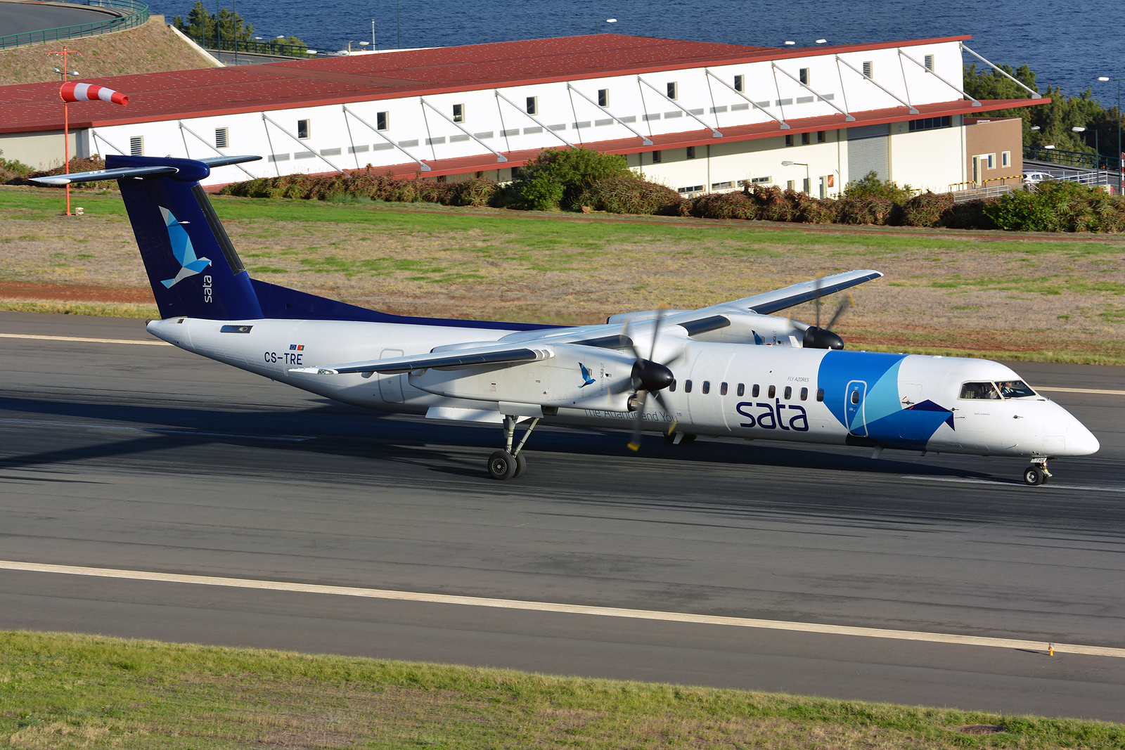 CS-TRE · Bombardier Dash 8-Q402 · (FNC / LPMA)