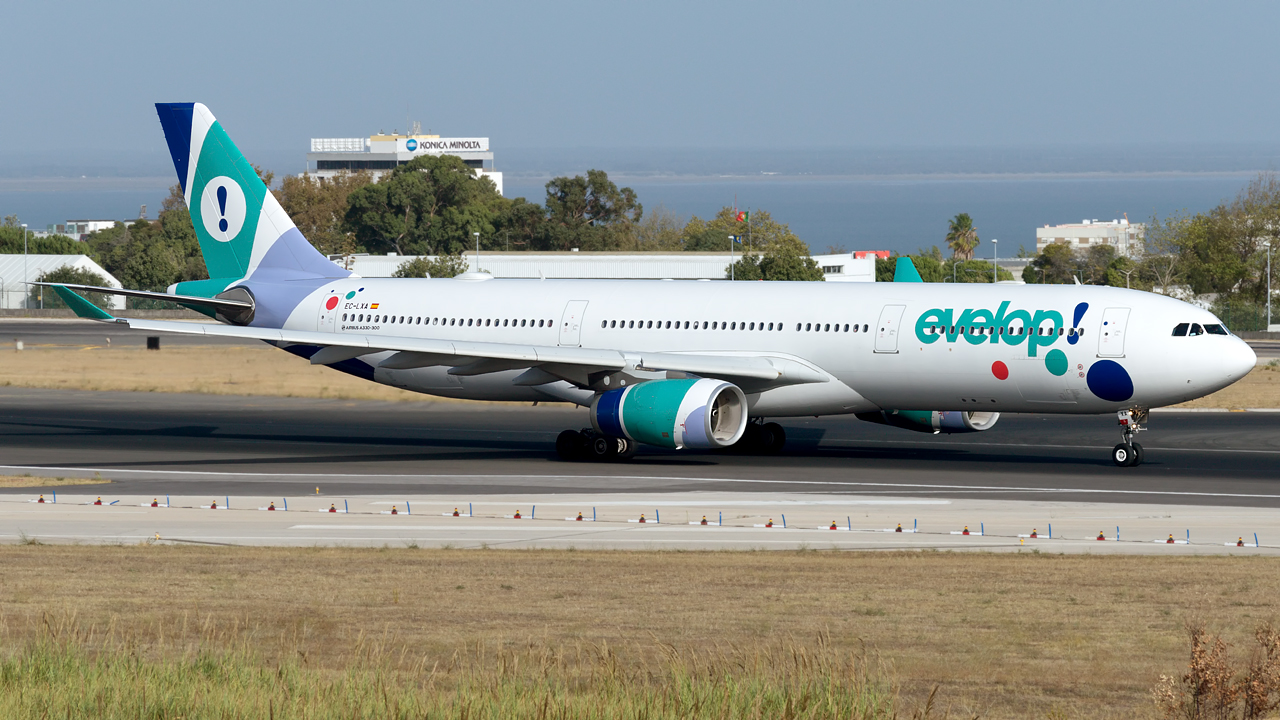 EC-LXA (670) 2005 Airbus A330-343