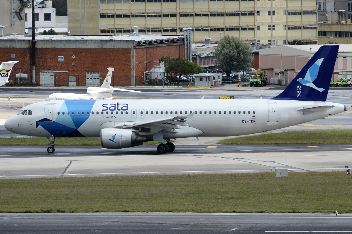 CS-TKP · Airbus A320-214 · (LIS / LPPT)