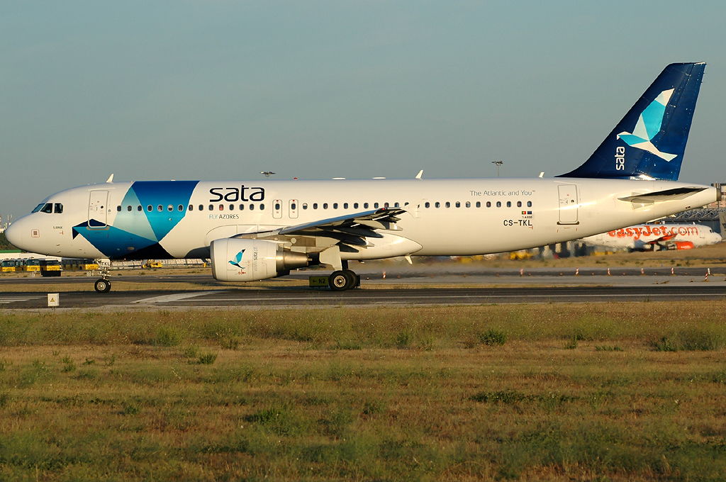 CS-TKL (2425) 2005 Airbus A320-214