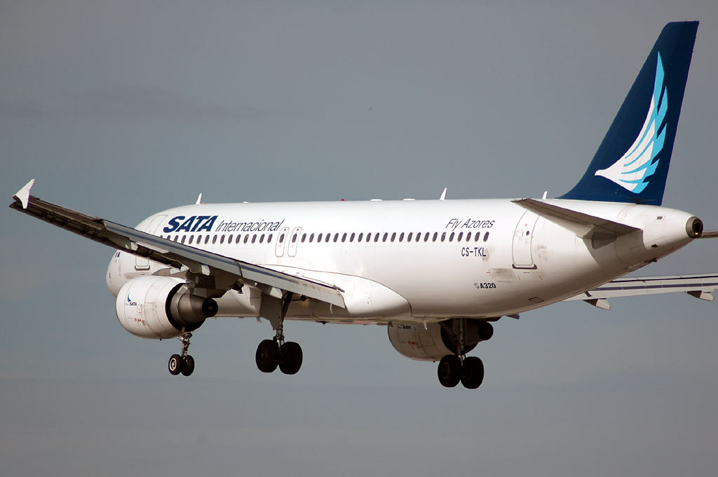 CS-TKL (2425) 2005 Airbus A320-214