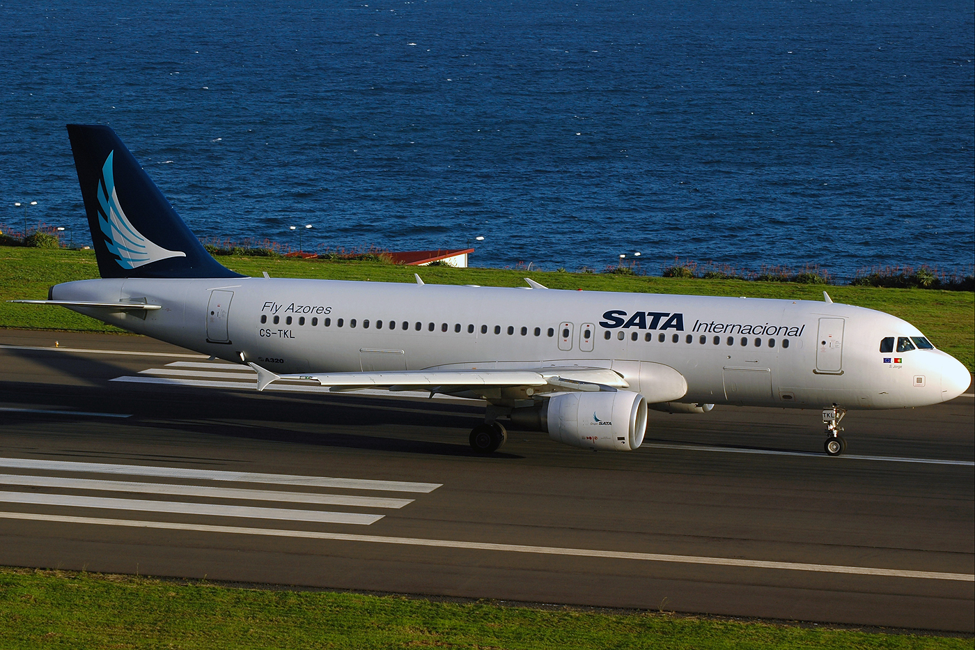 CS-TKL (2425) 2005 Airbus A320-214