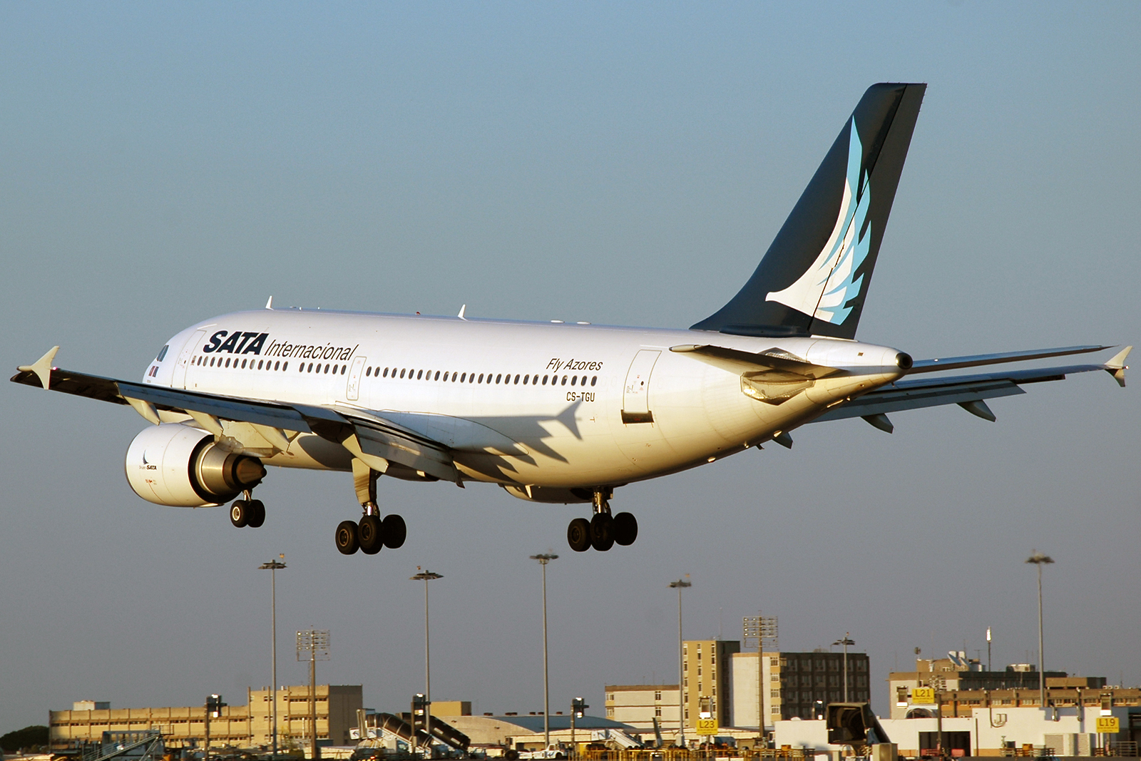 CS-TGU (571) 1991 Airbus A310-304