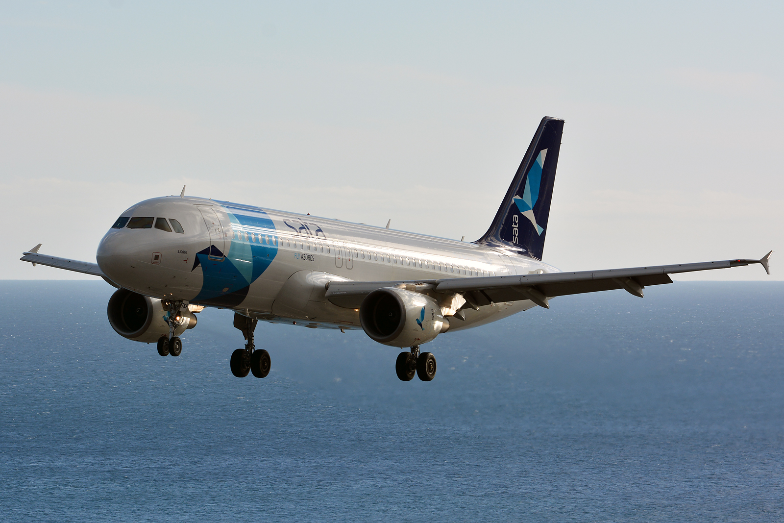 CS-TKP · Airbus A320-214 · (FNC / LPMA)