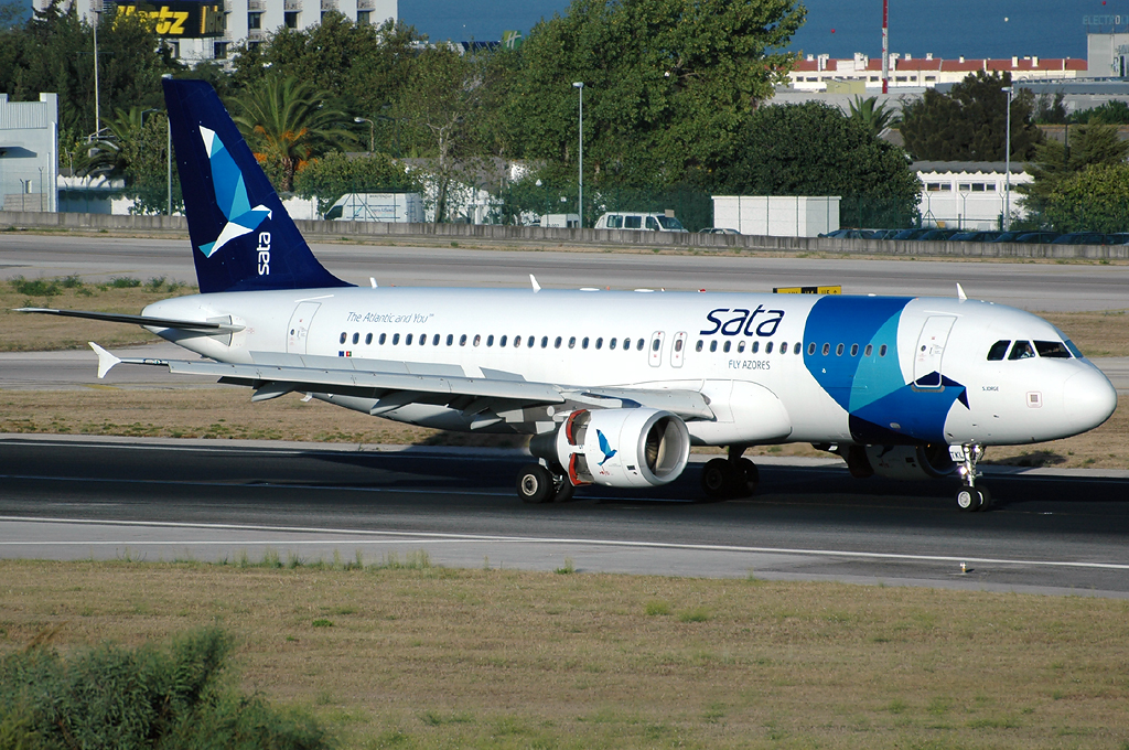 CS-TKL (2425) 2005 Airbus A320-214
