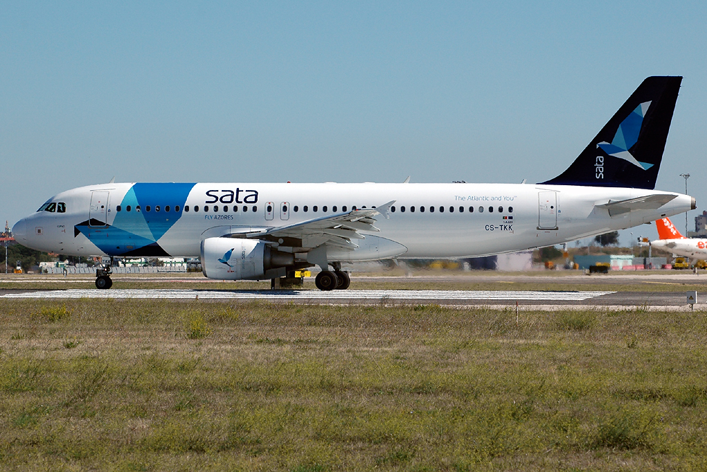 CS-TKK (2390) 2005 Airbus A320-214