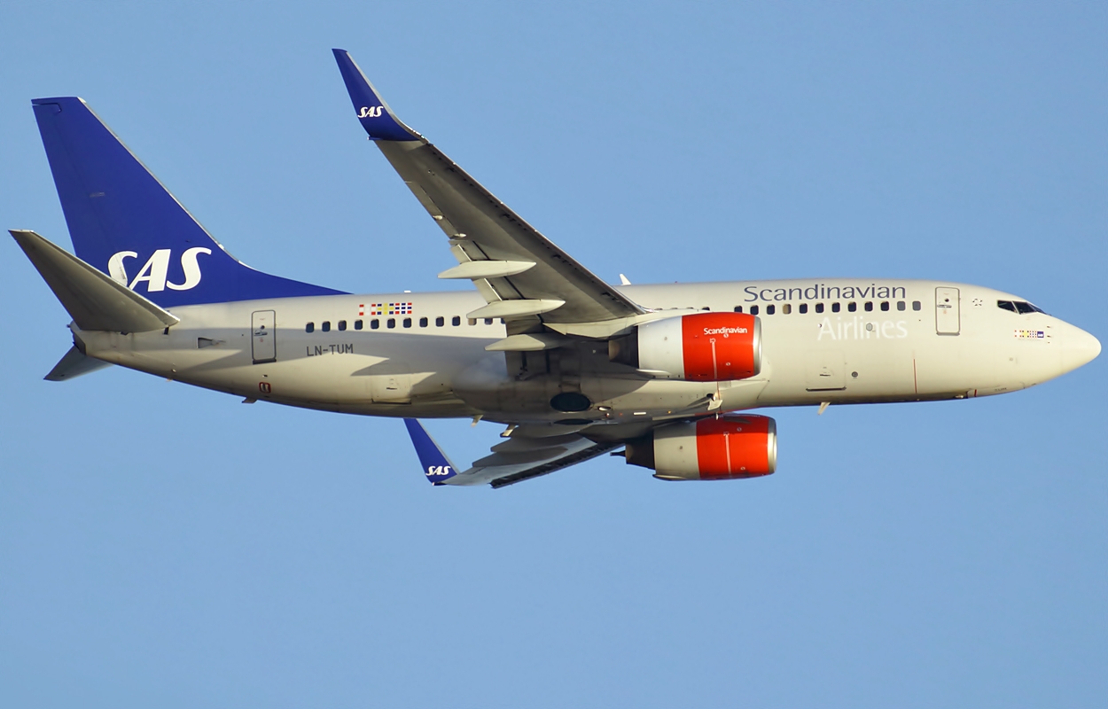 LN-TUM (29098) 2002 Boeing 737-705(WL)