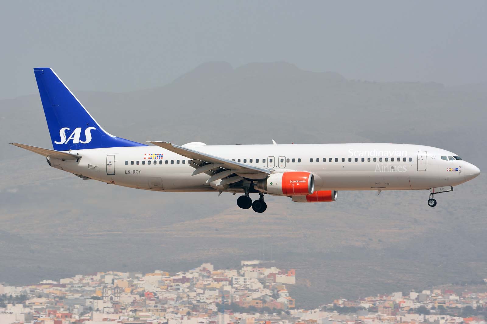 LN-RCY (28324) 2001 Boeing 737-883