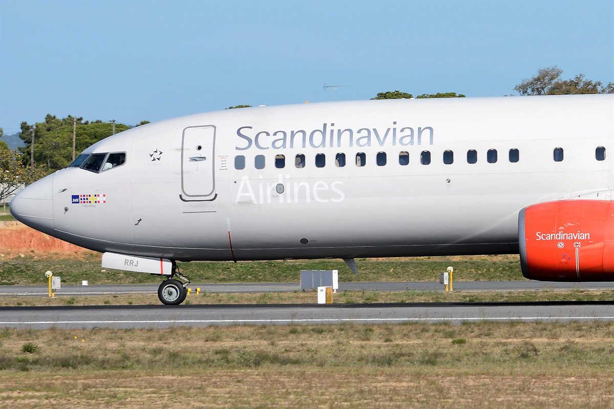 LN-RRJ · Boeing 737-883(WL) · (FAO / LPFR)