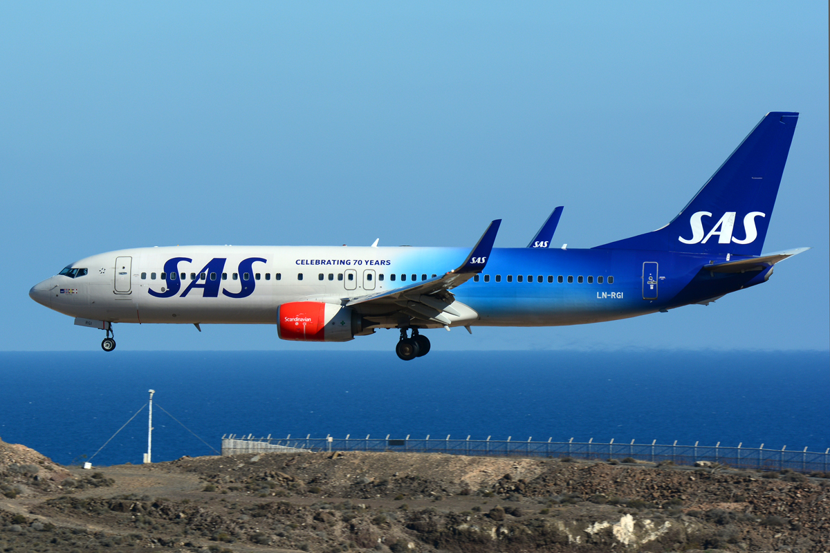 LN-RGI (35646) 2014 Boeing 737-86N(WL)