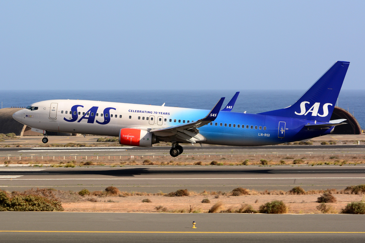LN-RGI (35646) 2014 Boeing 737-86N(WL)
