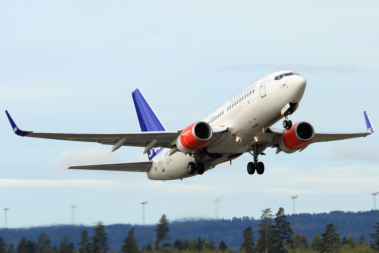 LN-TUK (26096) 2001 Boeing 737-705(WL)