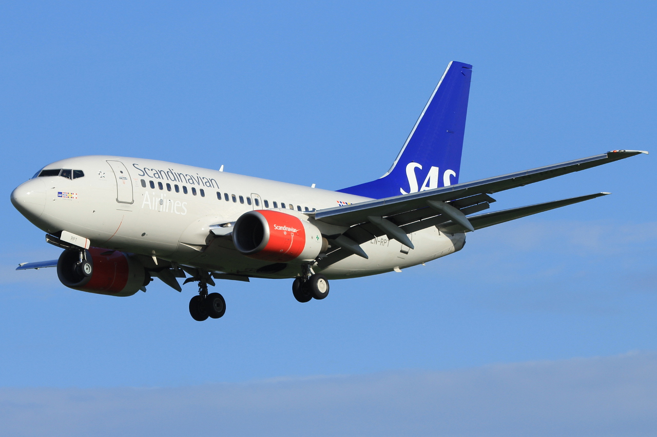 LN-RPT (28299) 1999 Boeing 737-683