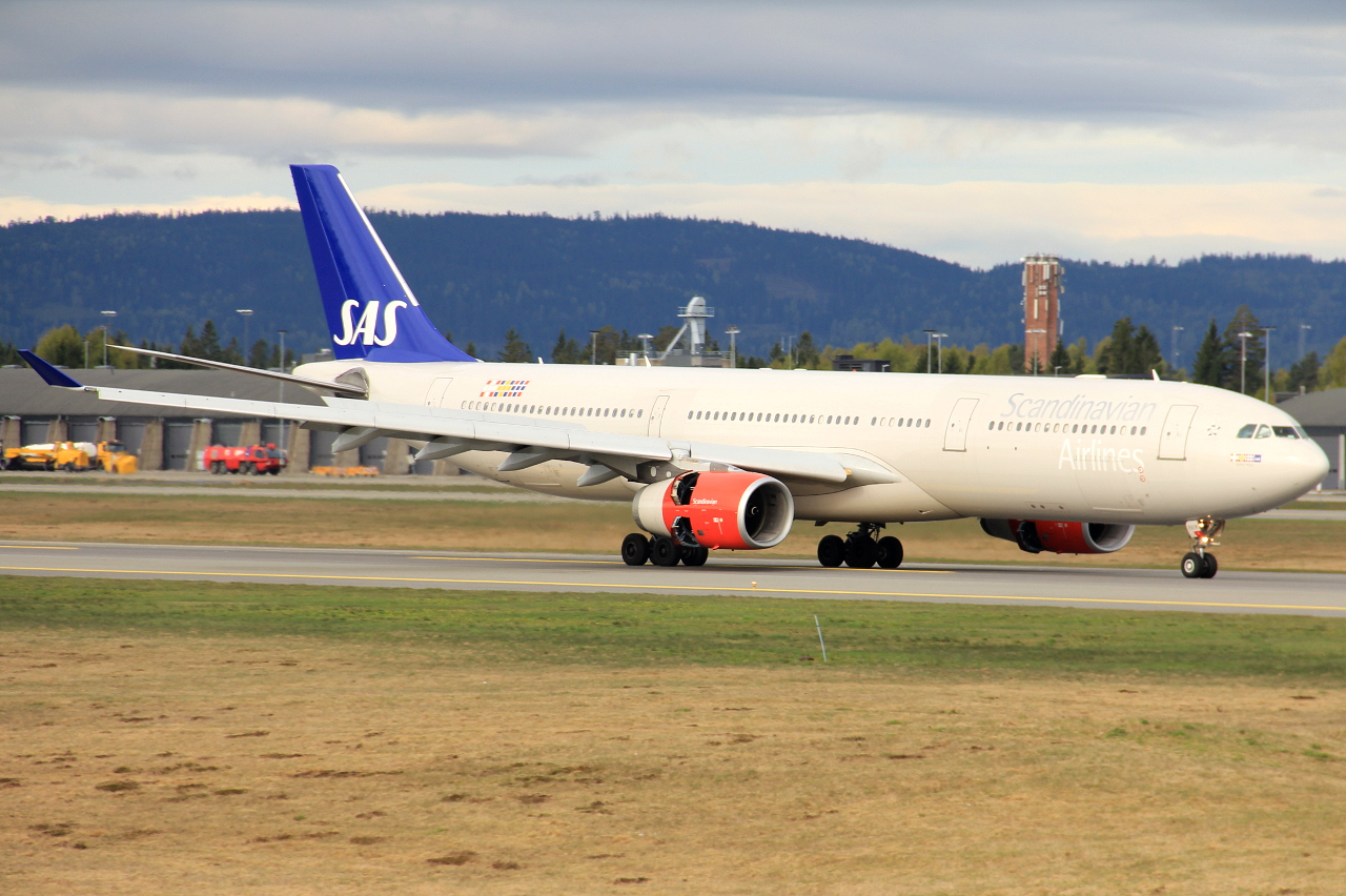 LN-RKM · Airbus A330-343 · (OSL / ENGM)
