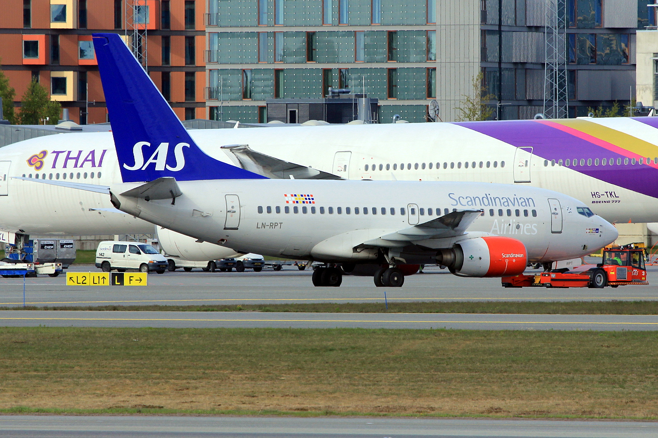 LN-RPT · Boeing 737-683 · (OSL / ENGM)