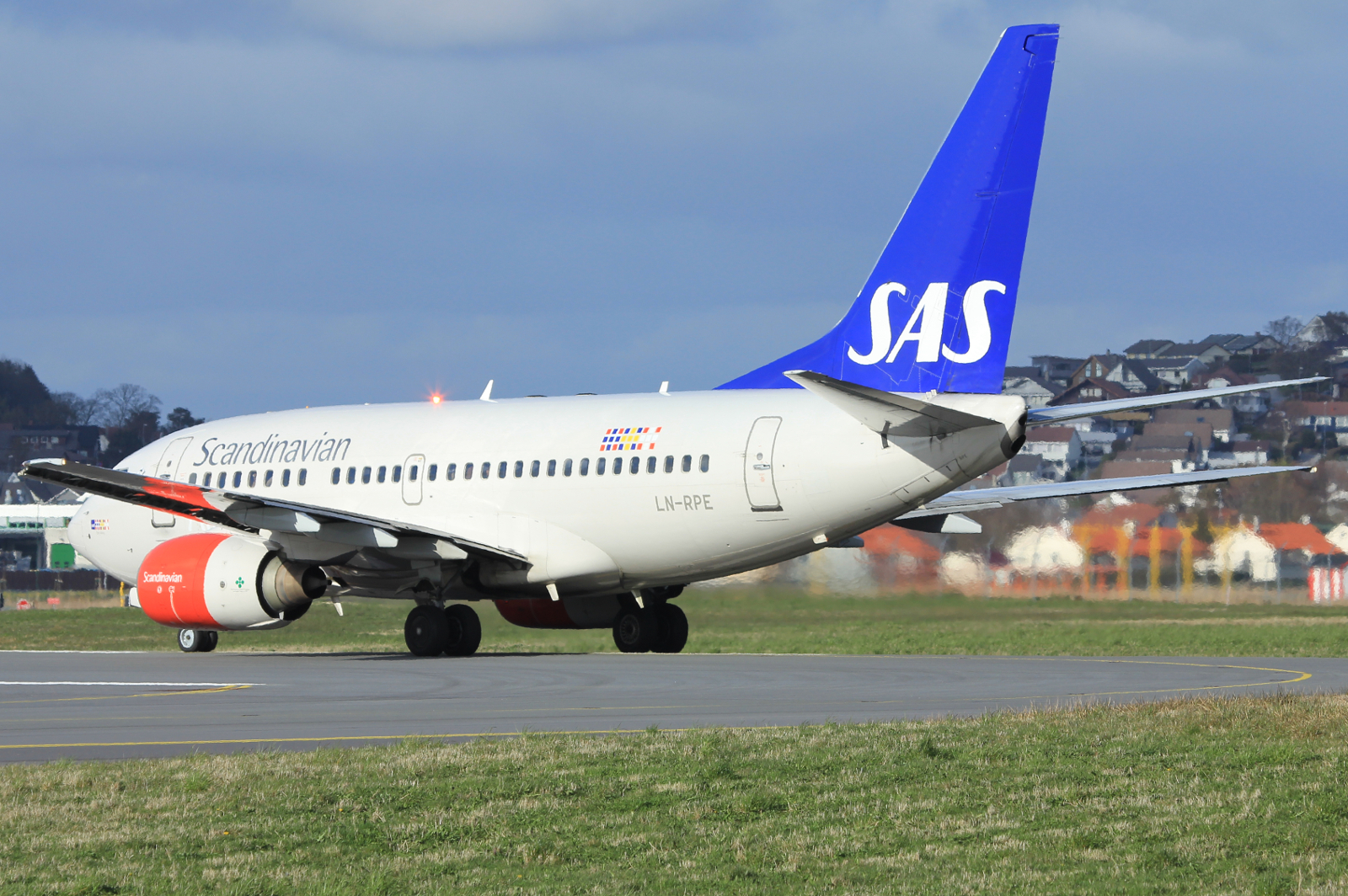 LN-RPE · Boeing 737-683 · (SVG / ENZV)
