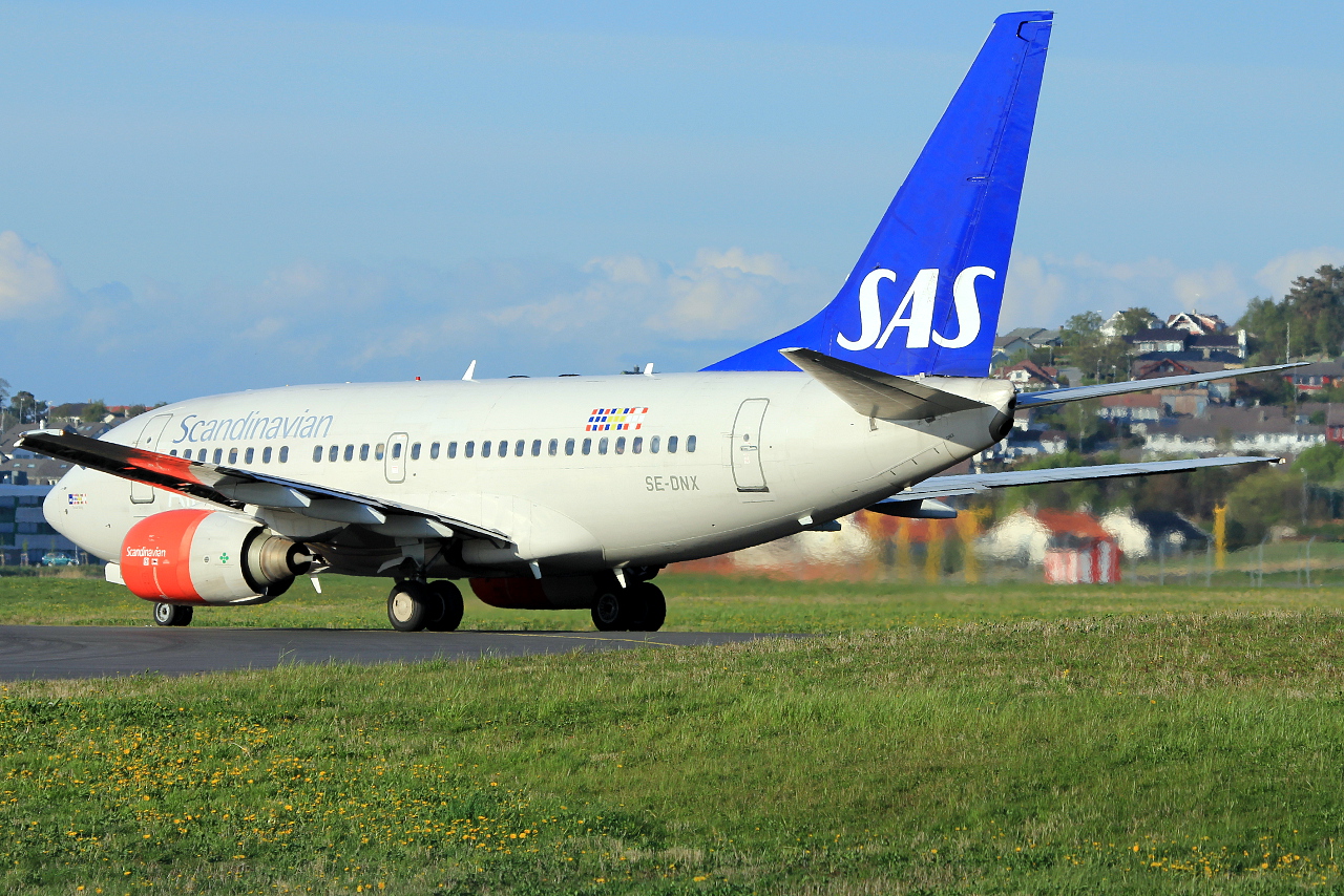 SE-DNX · Boeing 737-683 · (SVG / ENZV)