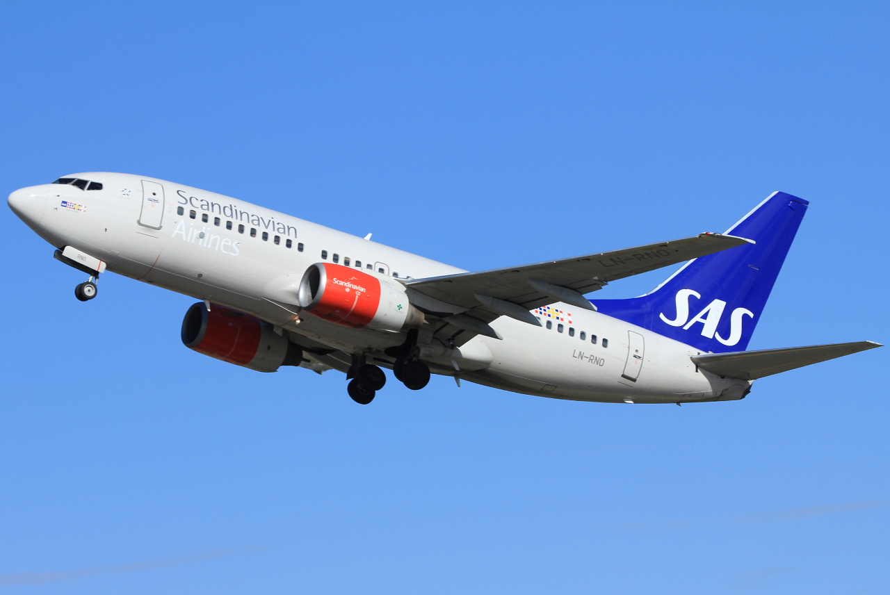 LN-RNO · Boeing 737-783 · (OSL / ENGM)