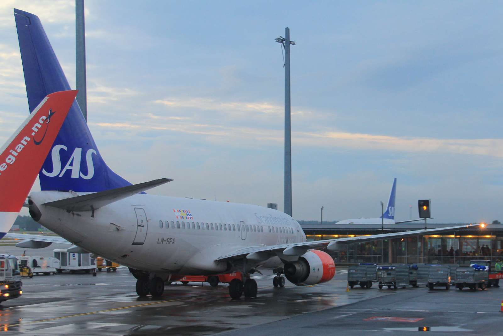 LN-RPA · Boeing 737-683 · (OSL / ENGM)