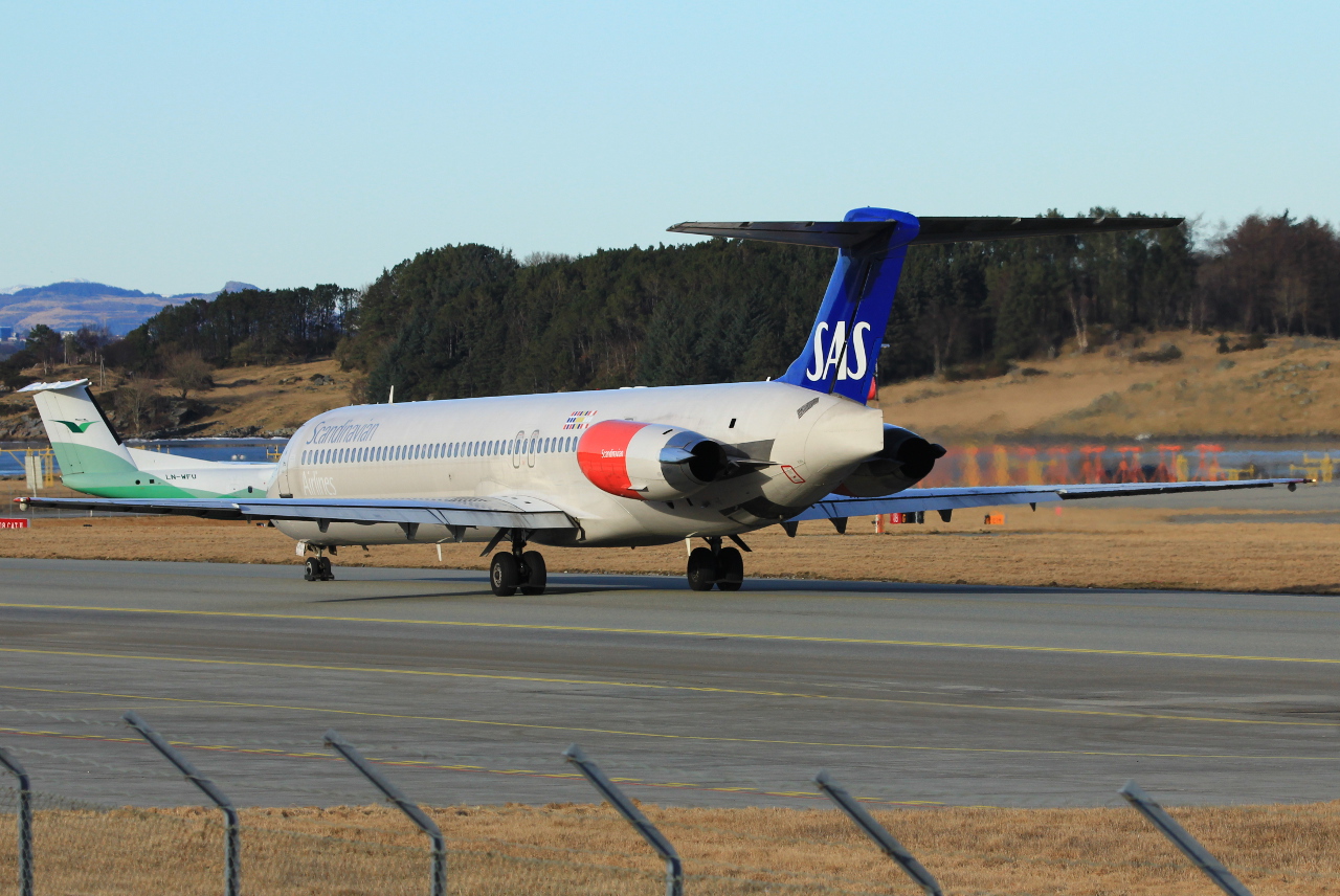 OY-KHG (49613) 1988 McDonnell Douglas MD-82