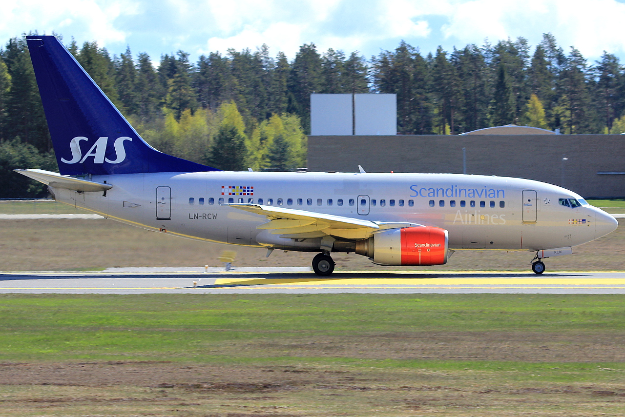 LN-RCW (28308) 1999 Boeing 737-683