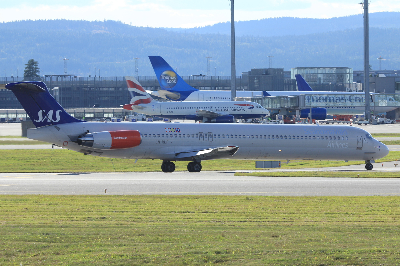 LN-RLF · McDonnell Douglas MD-82 · (OSL / ENGM)
