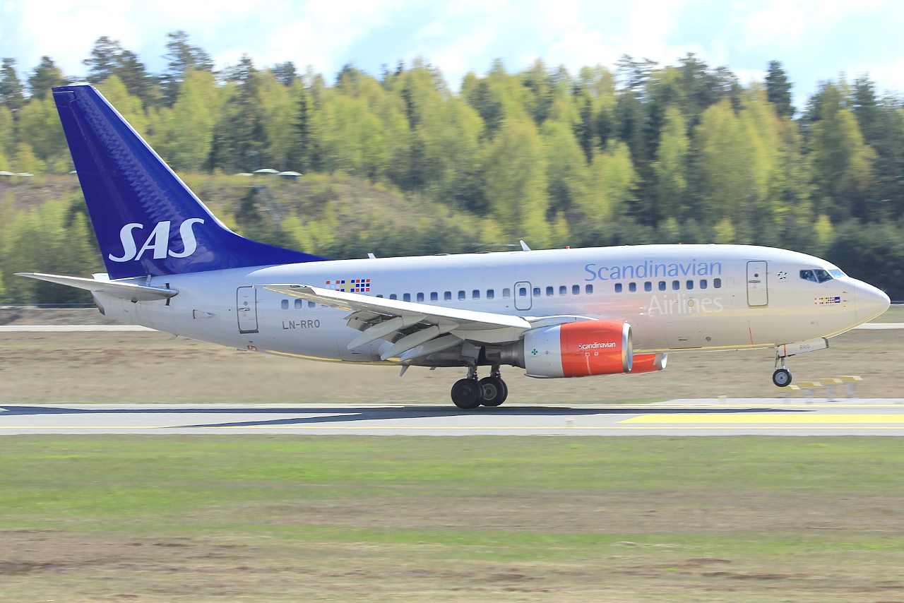 LN-RRO · Boeing 737-683 · (OSL / ENGM)
