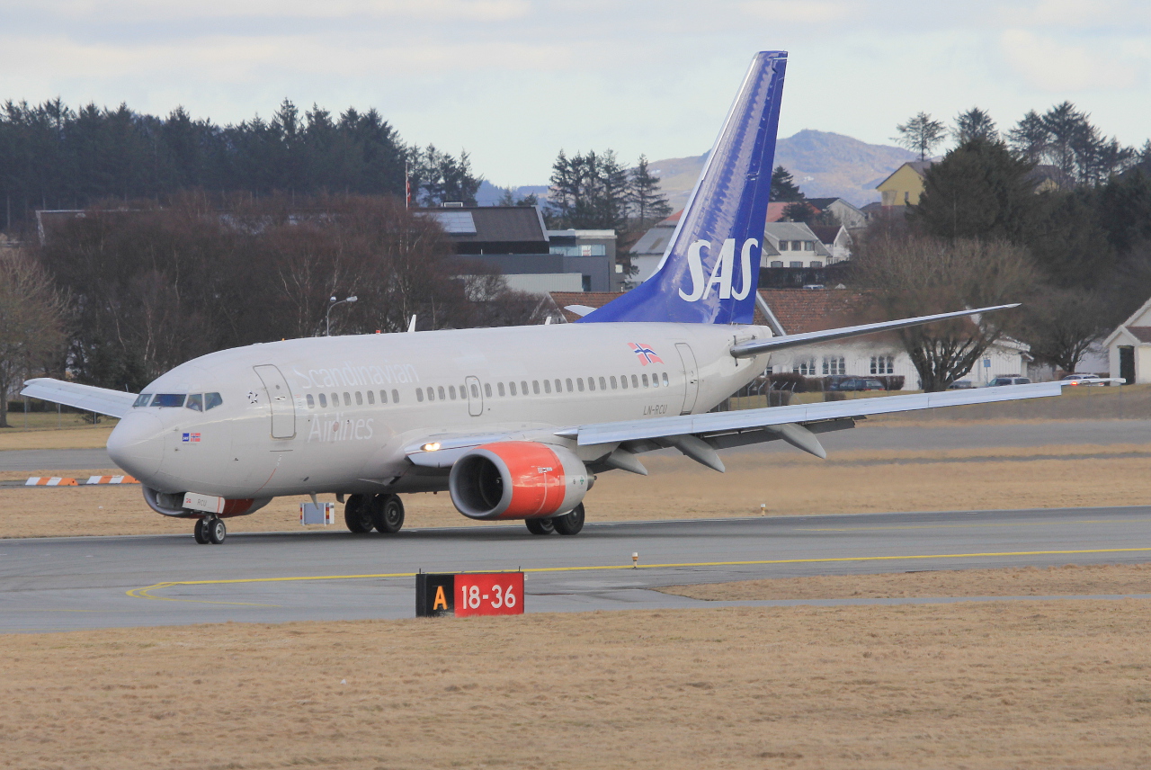 LN-RCU (30190) 1999 Boeing 737-683