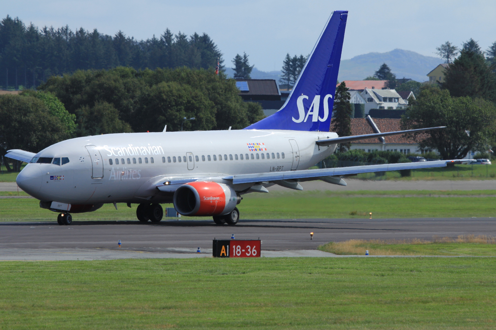 LN-RPT · Boeing 737-683 · (SVG / ENZV)