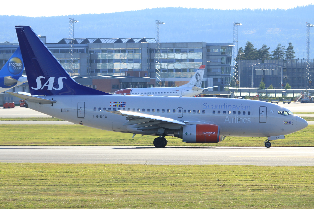 LN-RCW · Boeing 737-683 · (OSL / ENGM)