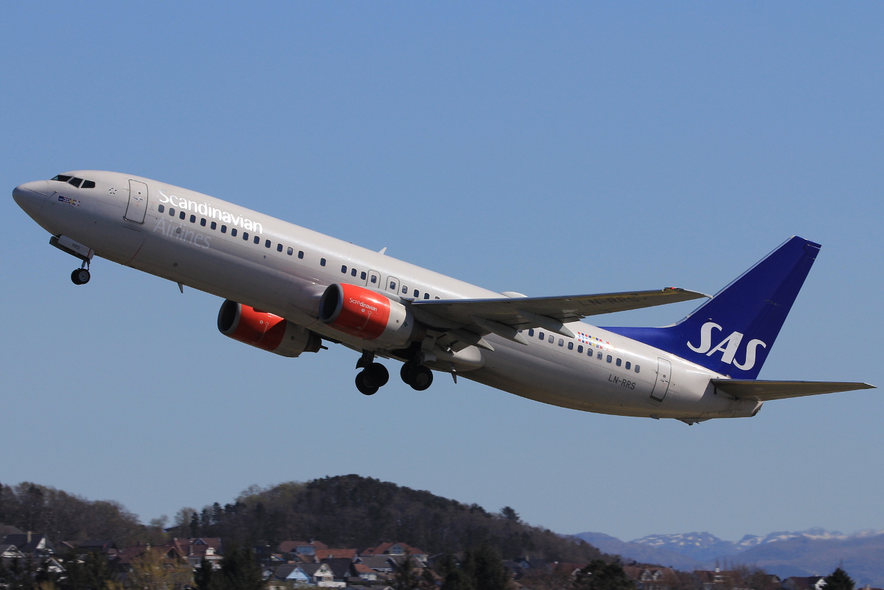 LN-RRS · Boeing 737-883 · (SVG / ENZV)