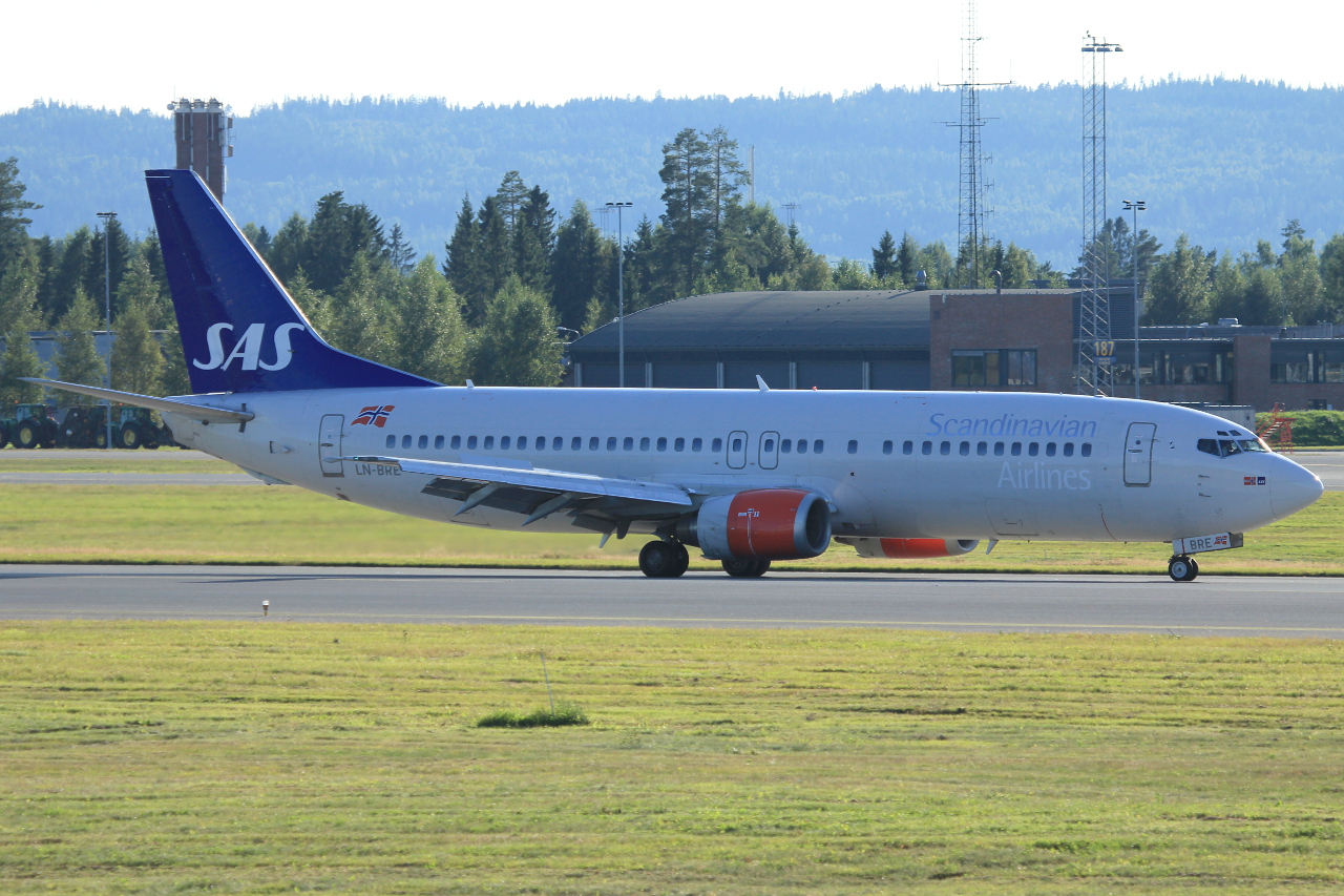 LN-BRE (24643) 1990 Boeing 737-405