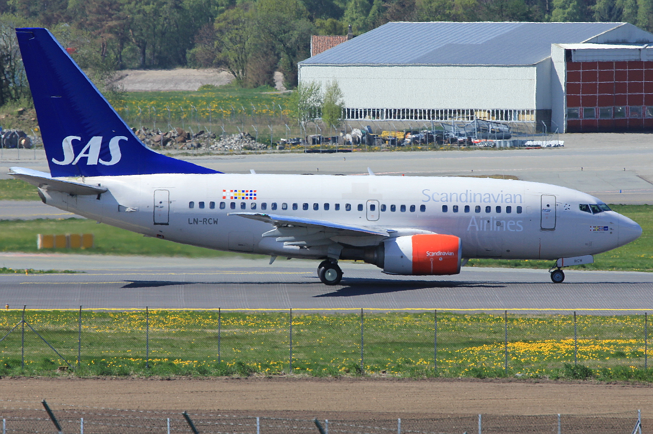 LN-RCW · Boeing 737-683 · (SVG / ENZV)