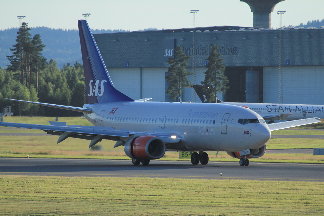 LN-TUH · Boeing 737-705 · (OSL / ENGM)