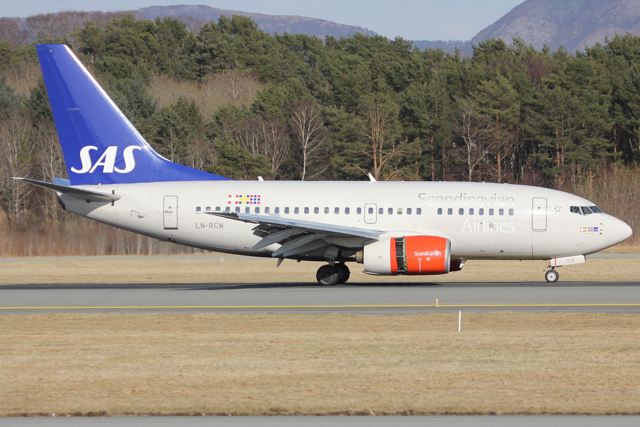 LN-RCW · Boeing 737-683 · (SVG / ENZV)