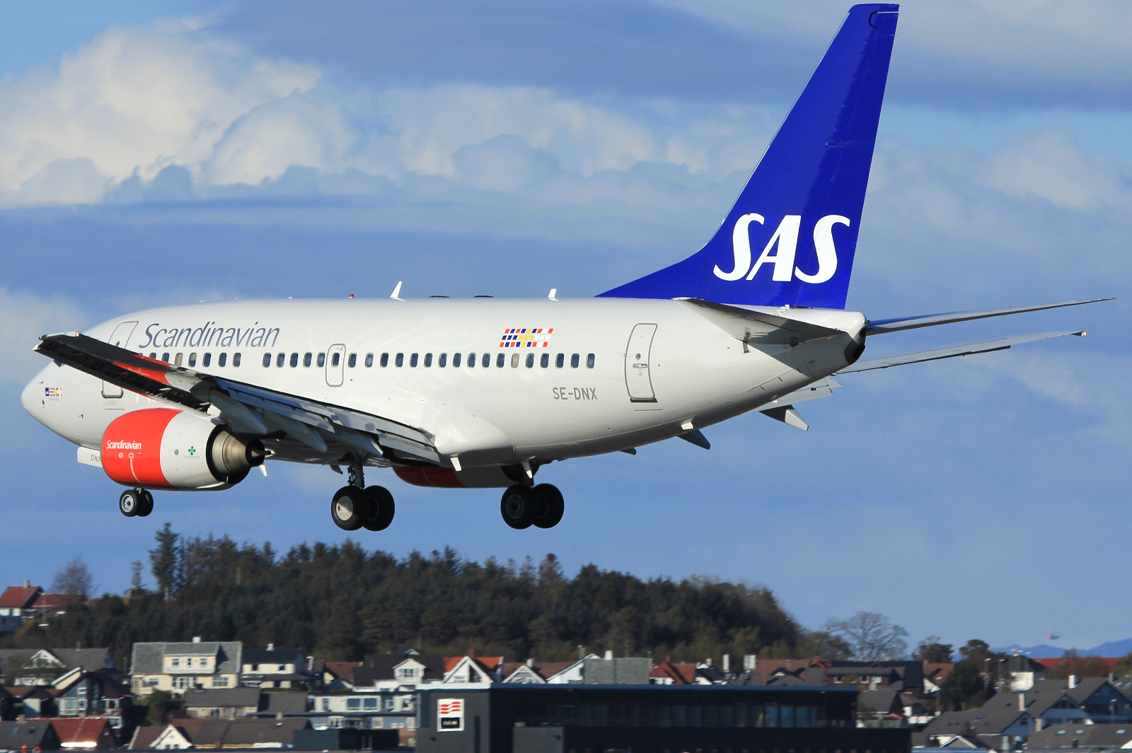 SE-DNX · Boeing 737-683 · (SVG / ENZV)